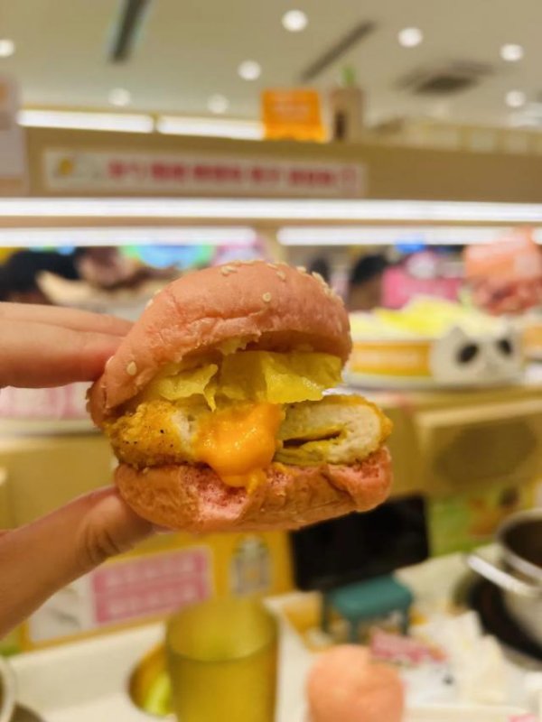 玖富配资 海底捞搞小火锅，陪吃熊哭了